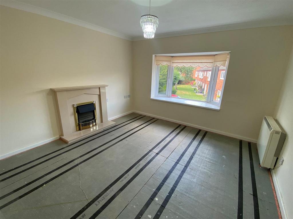 Holland Street, Sutton Coldfield... 2 bed apartment £112,000