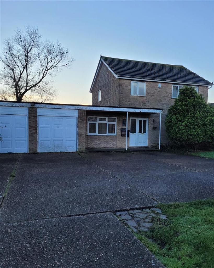 Broadway, Sutton on Sea 3 bed detached house £950 pcm (£219 pw)