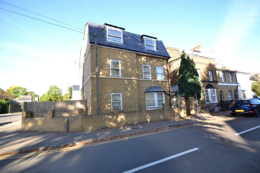 65b New Road, Ware, Hertfordshire 2 bed apartment to rent £1,650 pcm