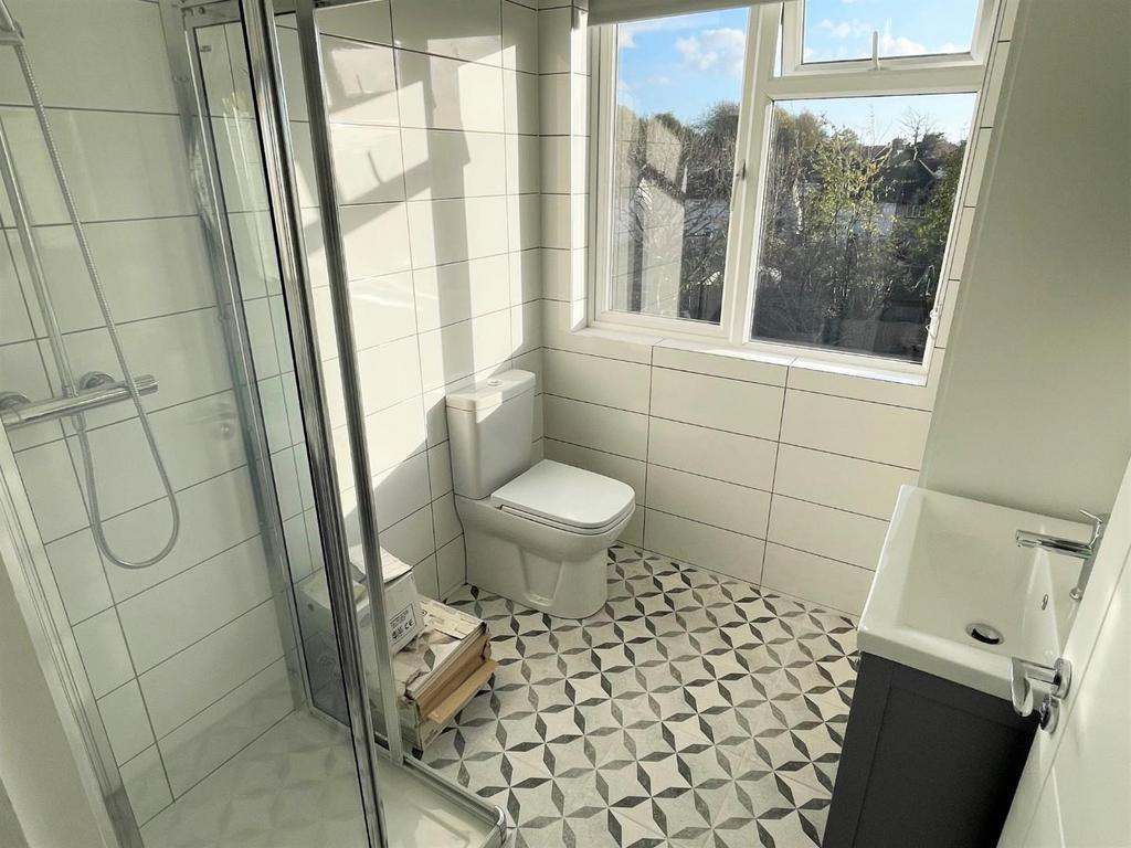 SHOWER ROOM.jpg