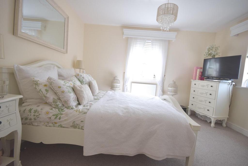 Bedroom one - pic 1 of 2