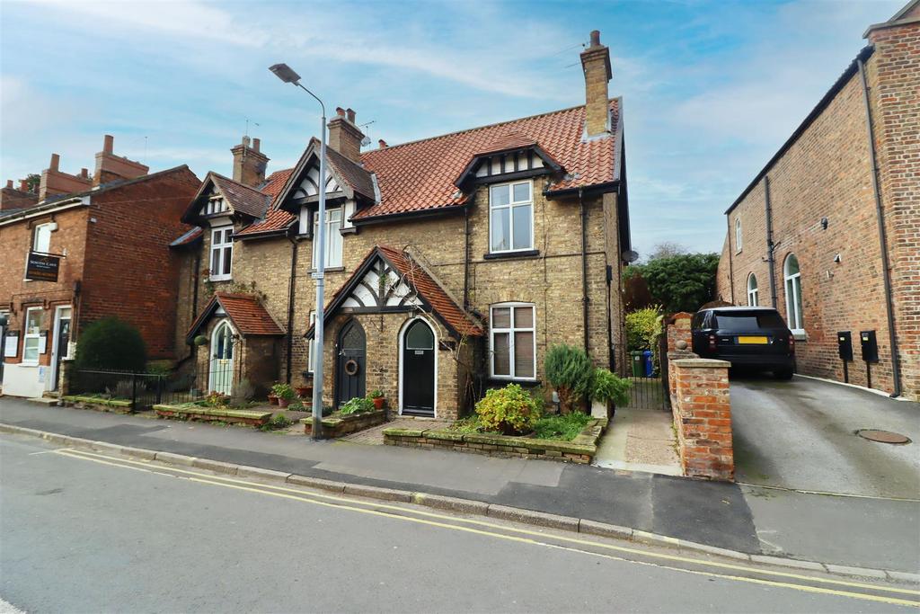 Church Street, South Cave, Brough 2 bed semidetached house £175,000
