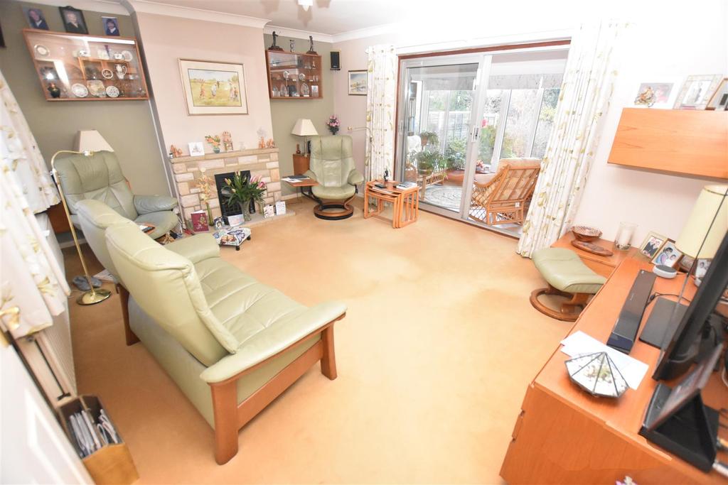 Wellands, Wickham 2 bed bungalow for sale £525,000