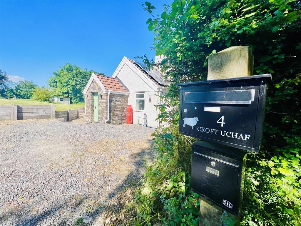 Cae Mansel Lane, Three Crosses, Swansea 3 bed semidetached house for