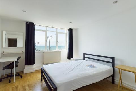 3 bedroom flat to rent - Embassy Court, Kings Road, Brighton