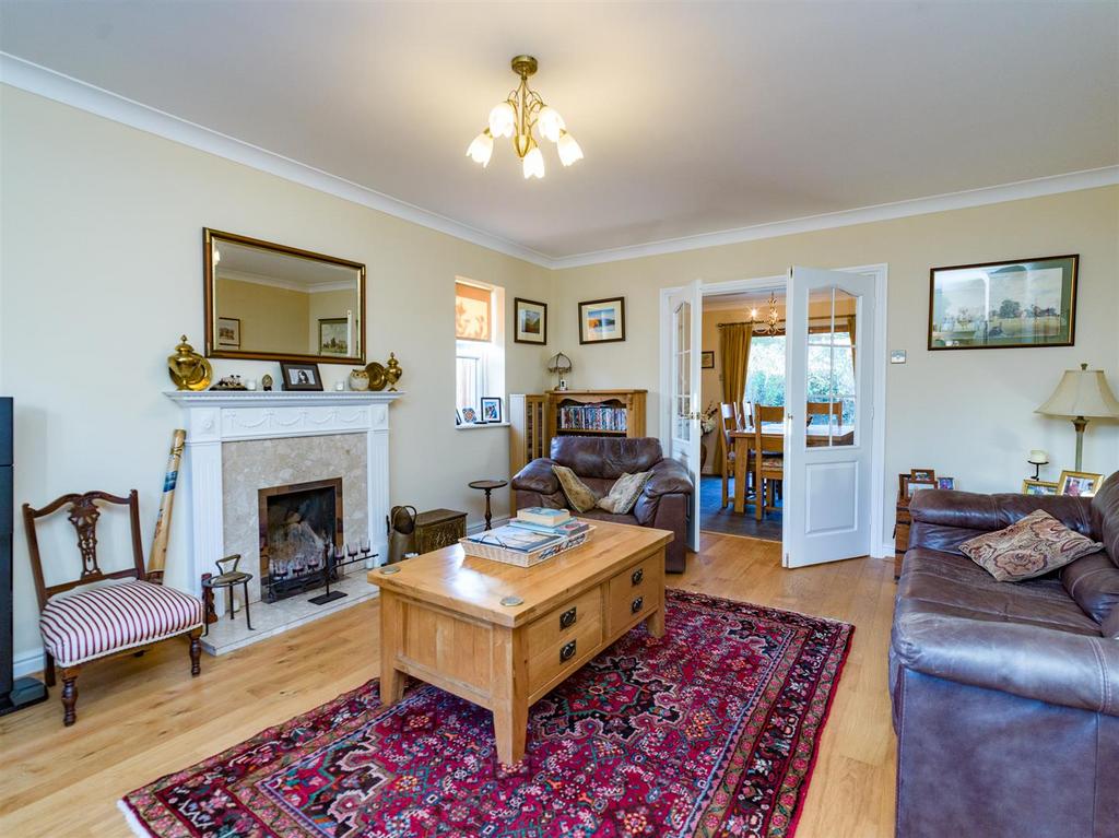 The Paddocks, Weston Lullingfields. 4 bed detached house for sale £