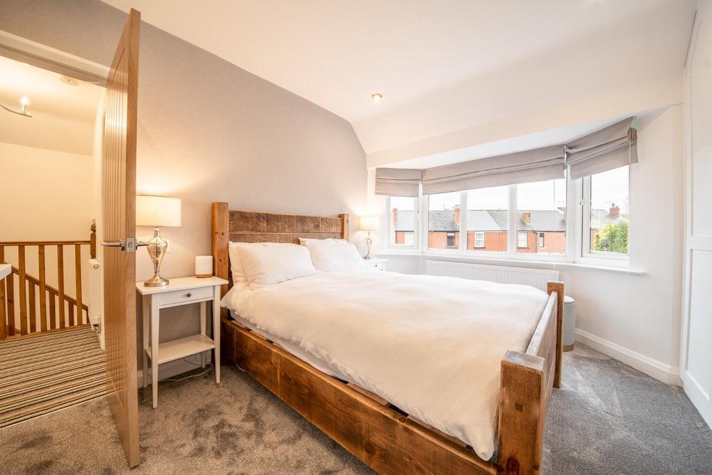 Bed 2.jpg