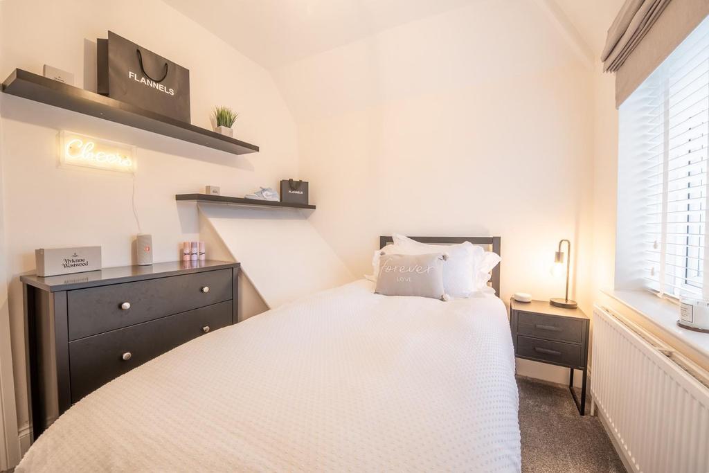 Bed 4.jpg