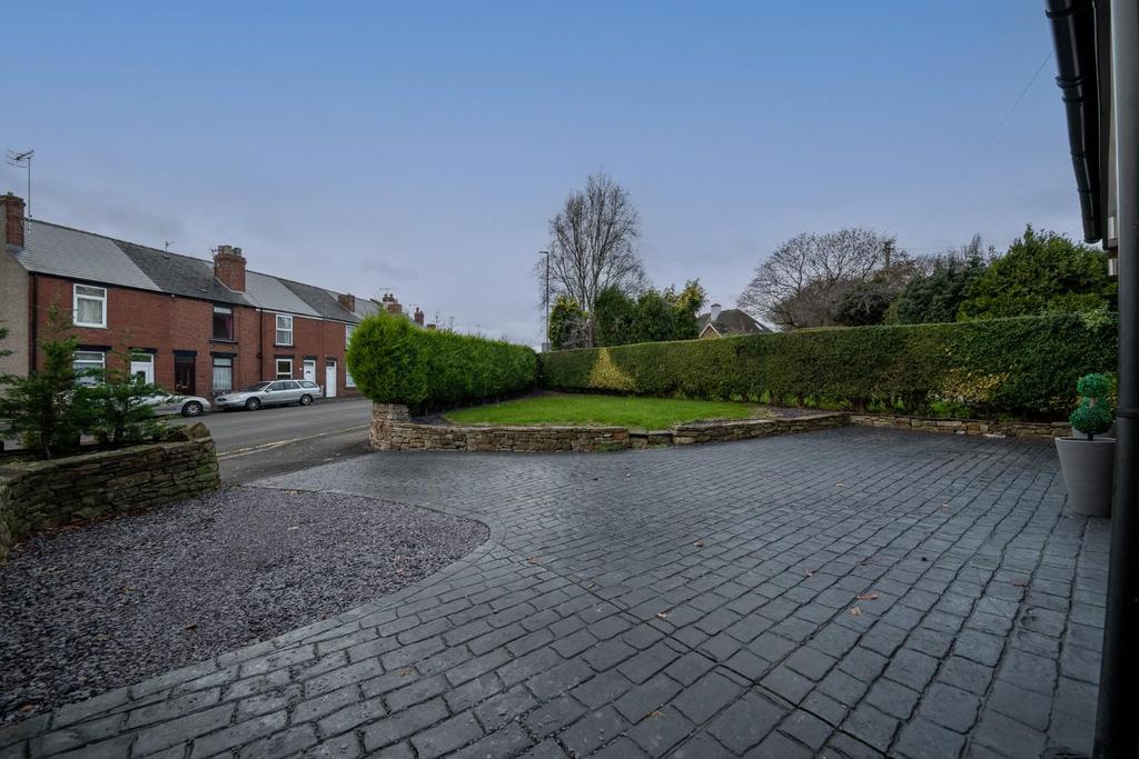 Front driveway.jpg