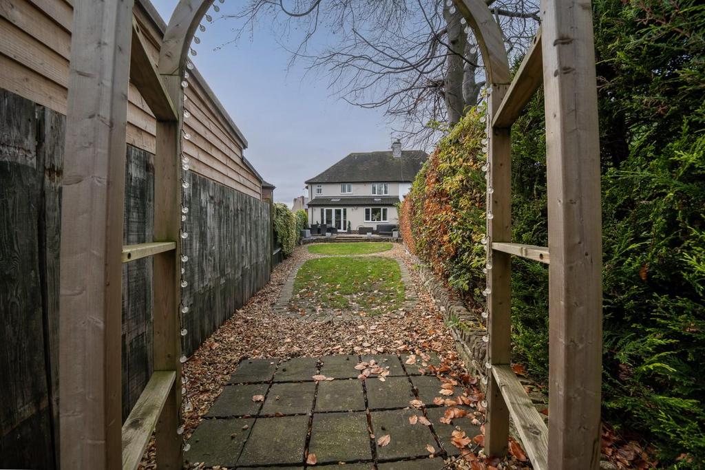 Rear garden (3).jpg