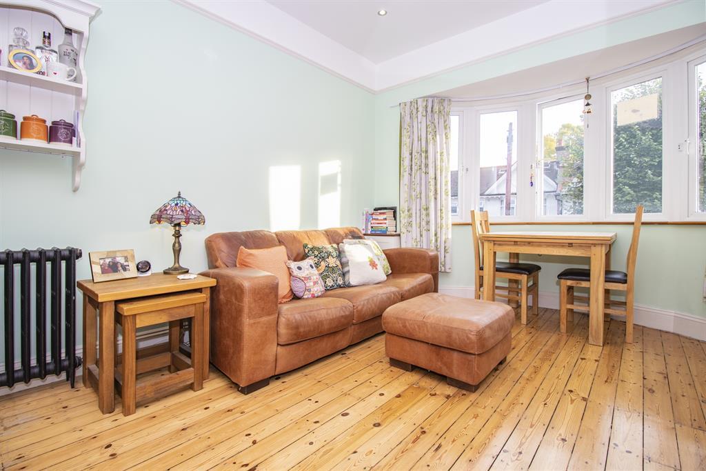 Compton Road, Winchmore Hill, N21 2 bed apartment £1,600 pcm (£369 pw)