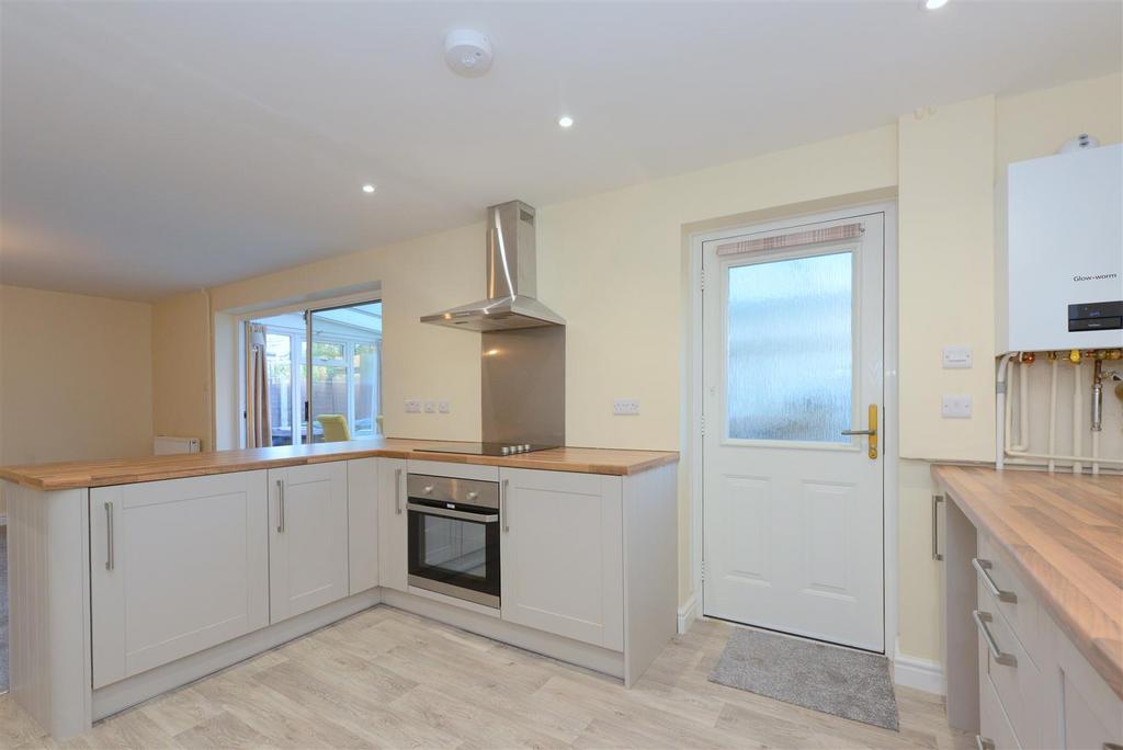 Summit Close, Reabrook, Shrewsbury 3 bed detached bungalow £329,950
