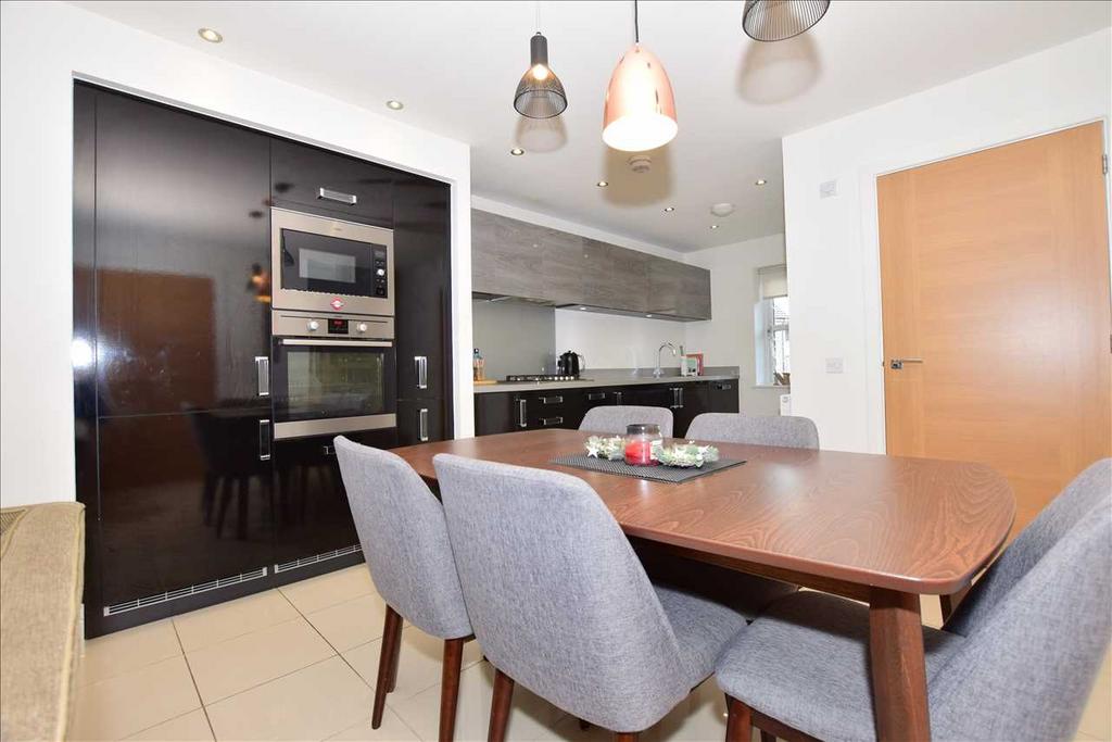Kitchen / Dining