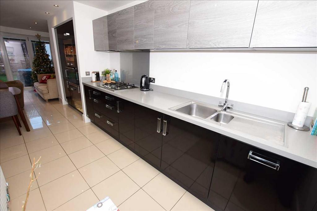 Kitchen / Dining