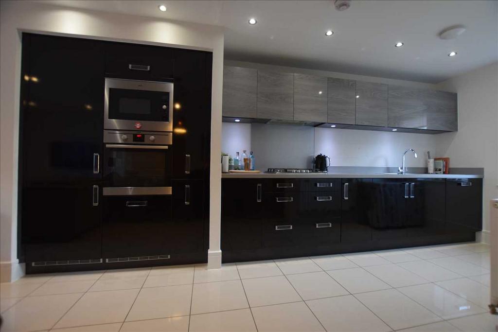Kitchen / Dining