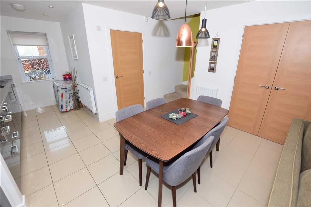 Kitchen / Dining