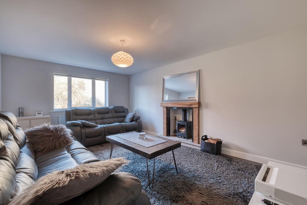 Studley Gate, Studley B80 7FQ 3 bed detached house £340,000