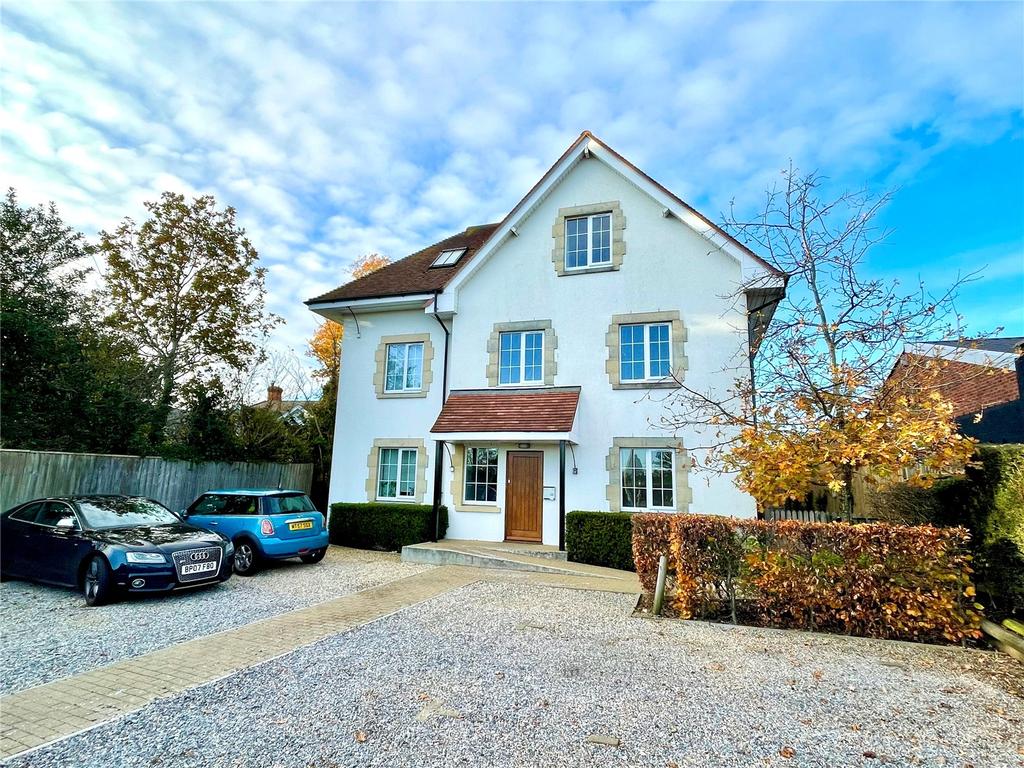 Milford Road, Lymington, Hampshire, SO41 1 bed apartment £182,500