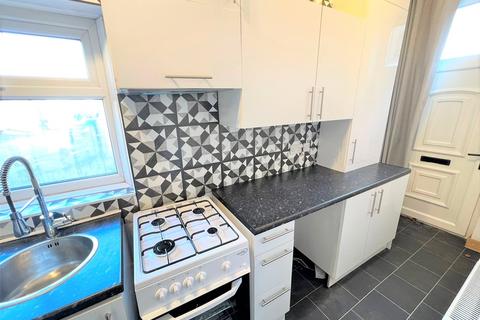 2 bedroom terraced house to rent, Cross Lister Street, Keighley, Bradford, BD21