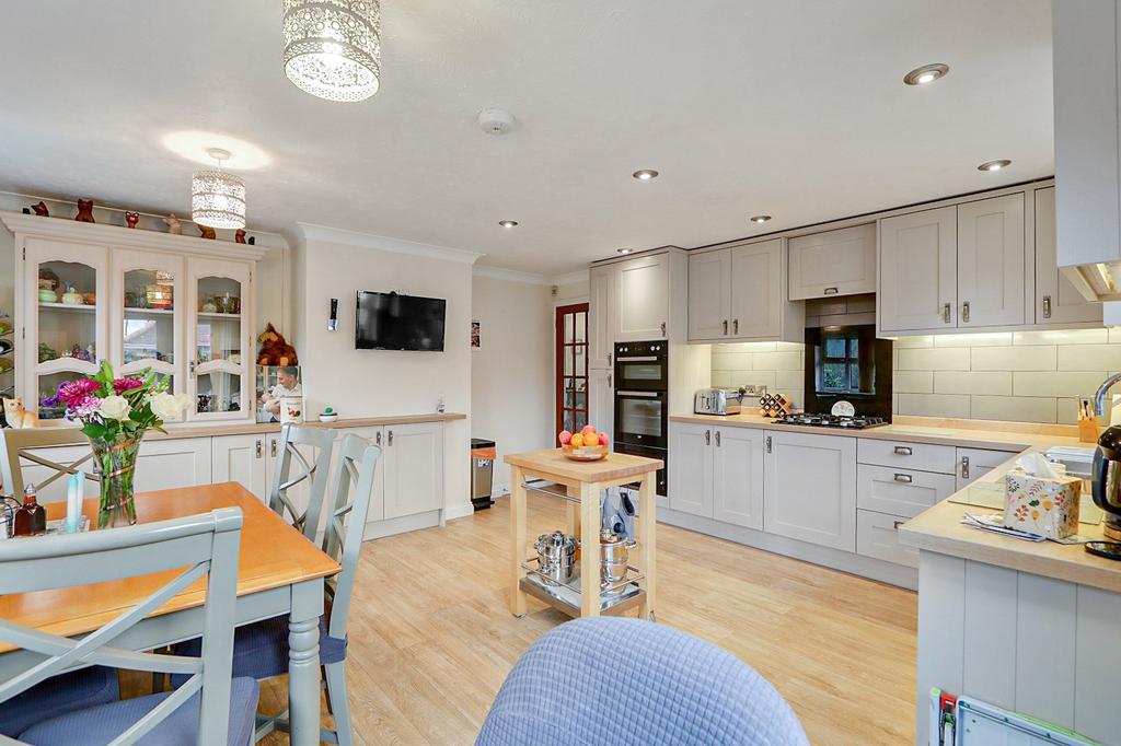 Oaklands Park, Whitecroft, Lydney, Gloucestershire. GL15 4PX 4 bed