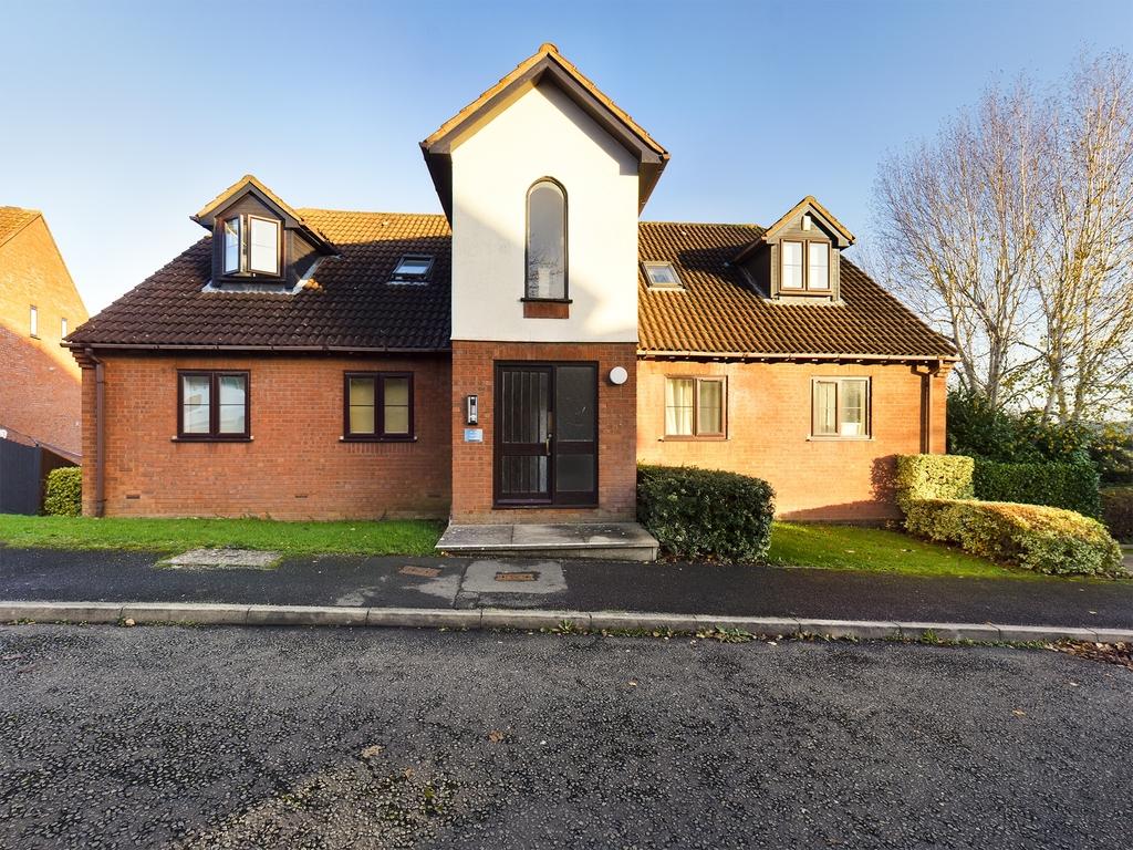 Ripley Close, High HP13 5LF 1 bed flat £950 pcm (£219 pw)