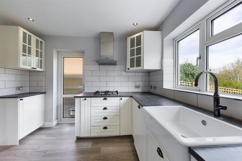 3 bedroom detached house to rent, Cherry Tree Road, Beaconsfield, HP9 1BD