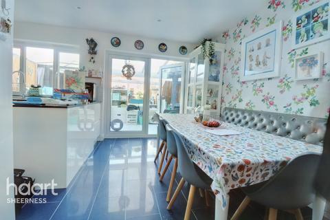 4 bedroom semi-detached house for sale - Noreen Avenue, Minster on Sea