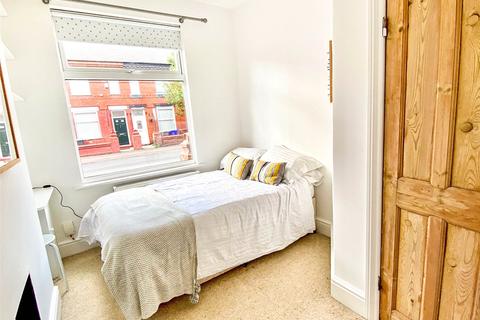 3 bedroom house to rent - Thornton Road, Rusholme, M14