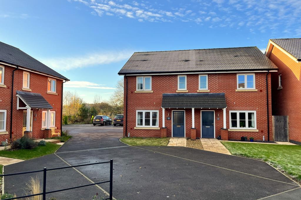 spinney-hill-oakham-le15-3-bed-semi-detached-house-1-050-pcm-242-pw