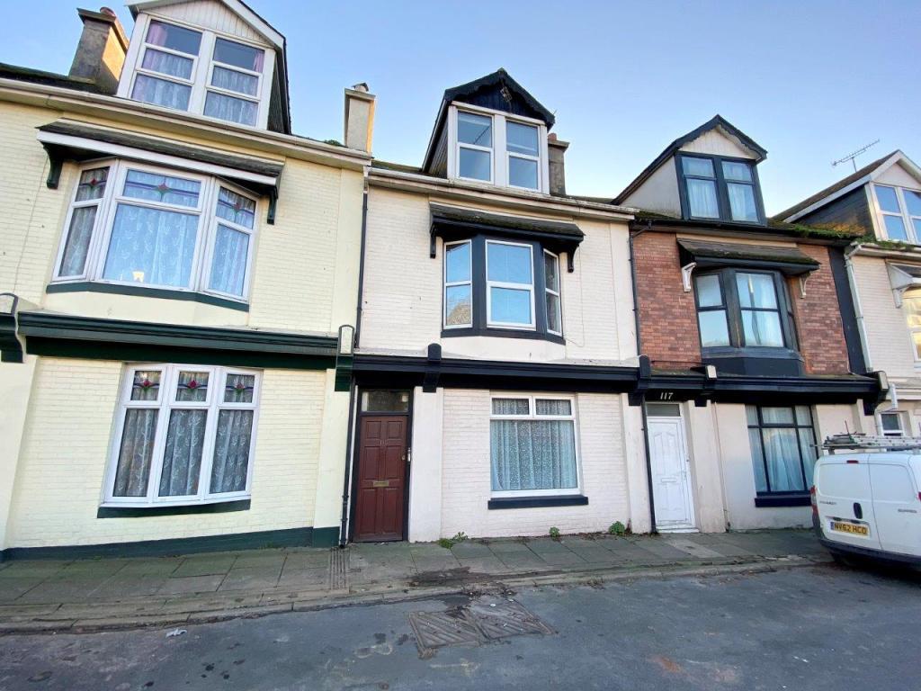 Bitton Park Road, Teignmouth 2 bed £795 pcm (£183 pw)