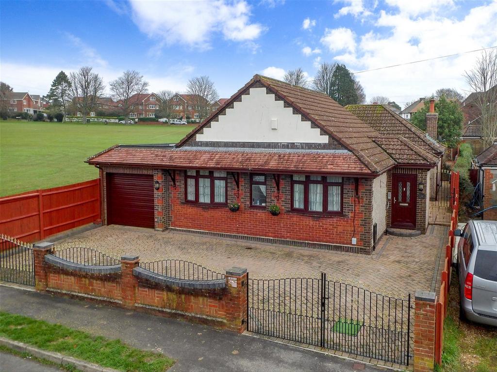 St. Ann's Road, Horndean... 4 bed detached bungalow for sale £400,000