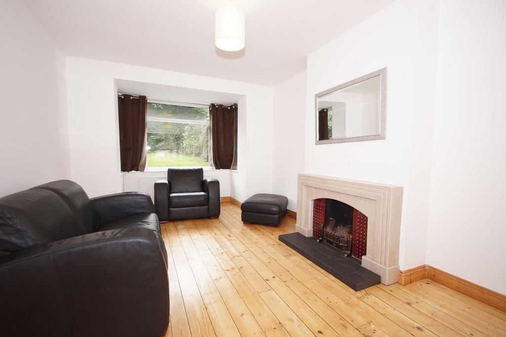 Dorset Close, Harrogate, HG1 3 bed semidetached house £1,250 pcm (£