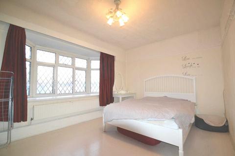 2 bedroom flat to rent, Blackbird Hill, Kingsbury