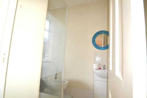 2 bedroom flat to rent, Blackbird Hill, Kingsbury