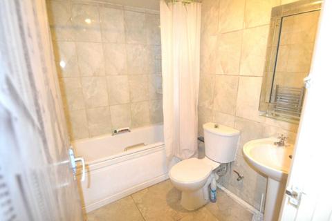 2 bedroom flat to rent, Blackbird Hill, Kingsbury