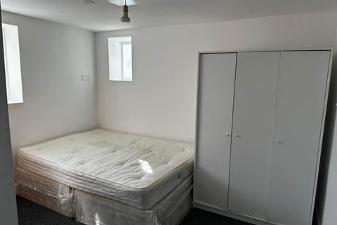2 bedroom flat to rent, Blackbird Hill, Kingsbury