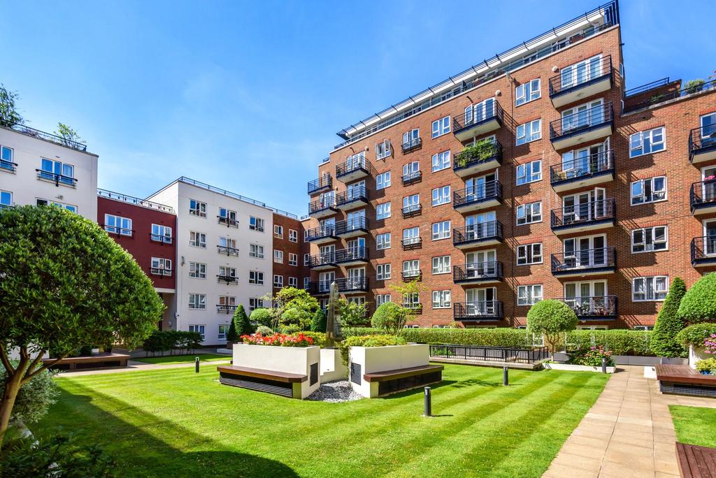 Carisbrooke House, Royal Quarter, Seven Kings Way, KT2 1 bed apartment