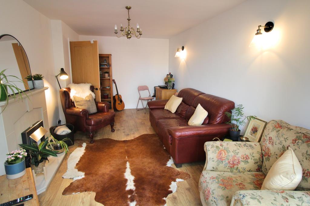 LABURNUM DRIVE, NEWTON, PORTHCAWL, CF36 5UA 3 bed detached bungalow for