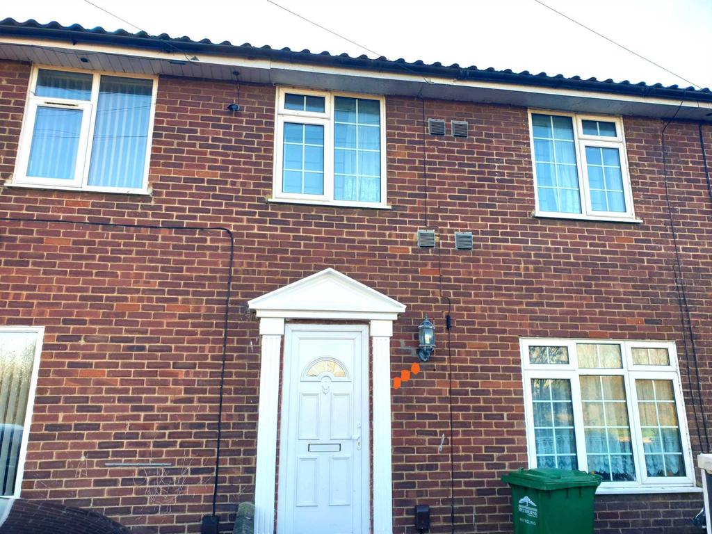 Stanwell Moor 3 bed terraced house £1,650 pcm (£381 pw)