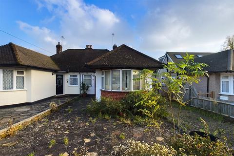 2 bedroom bungalow for sale - Boleyn Drive, Eastcote, Middlesex, HA4