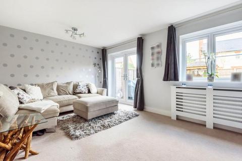 11 Great Barn Crescent, West End, Woking, GU24 9FX