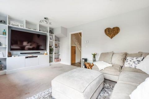 11 Great Barn Crescent, West End, Woking, GU24 9FX