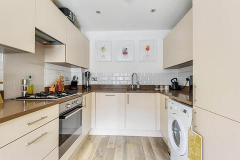 11 Great Barn Crescent, West End, Woking, GU24 9FX