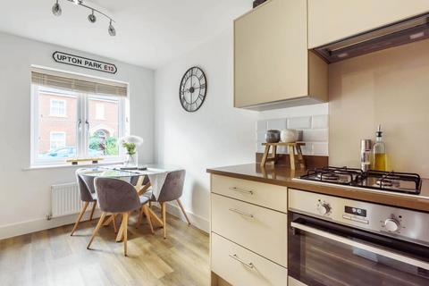 11 Great Barn Crescent, West End, Woking, GU24 9FX