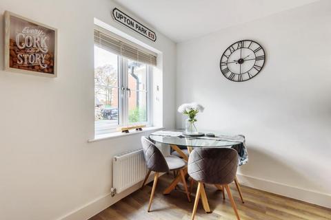 11 Great Barn Crescent, West End, Woking, GU24 9FX
