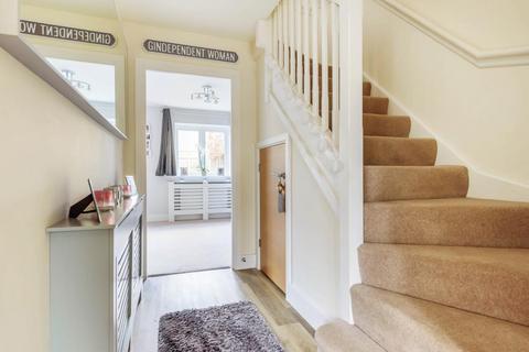 11 Great Barn Crescent, West End, Woking, GU24 9FX