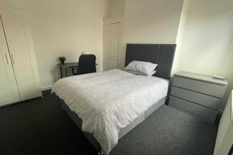 4 bedroom house share to rent, Thornycroft Road, Wavertree - STUDENTS/PROFESSIONALS - 2 Rooms Available