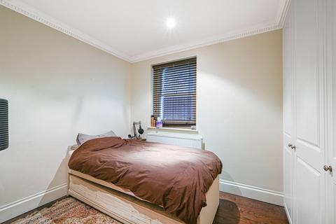 Garden Flat, 53 Belsize Park, London, NW3 4EE