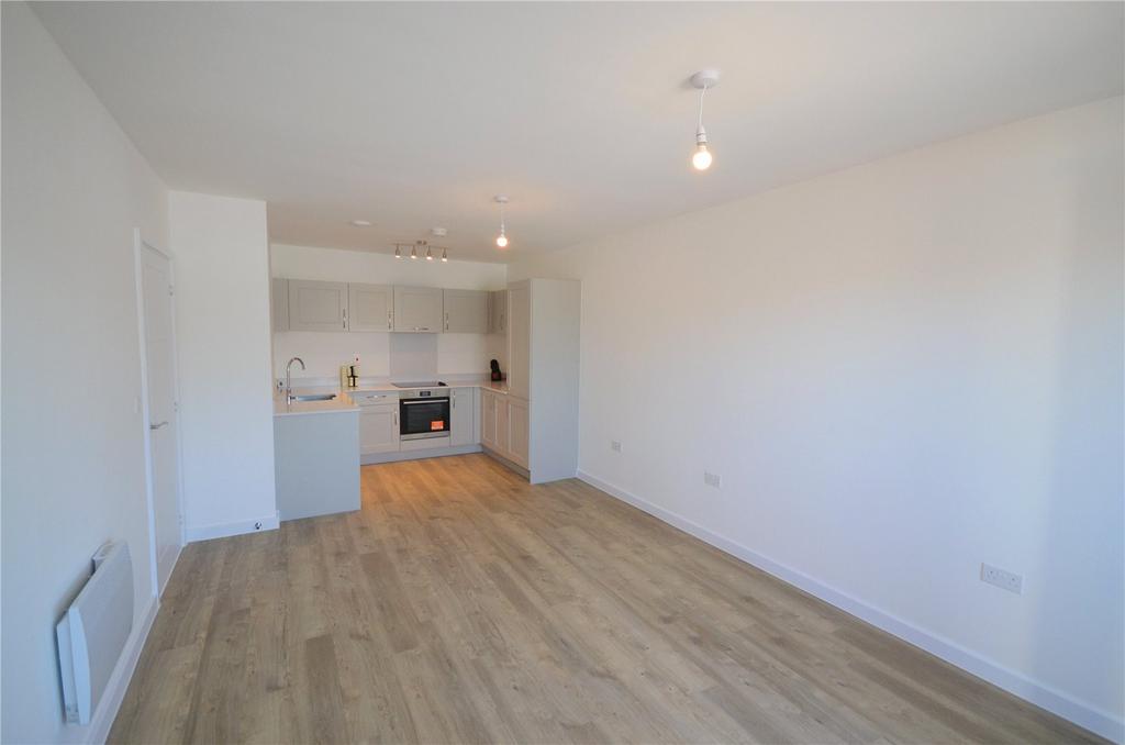 Threadneedle Road, Farnham, Surrey, GU9 2 bed apartment for sale £399,950