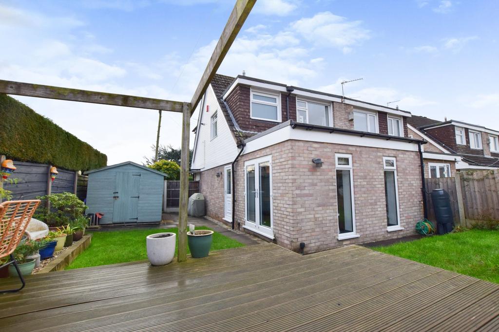 Prestbury Avenue, Altrincham... 3 bed semidetached house £360,000
